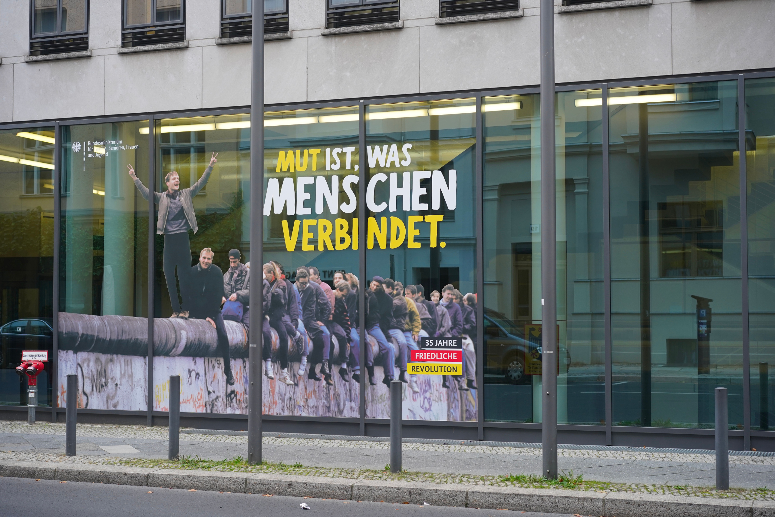 Berlin, Deutschland - 28. Oktober 2024: Das BMFSFJ in Berlin, um den 35. Jahrestag des Falls der Berliner Mauer zu feiern