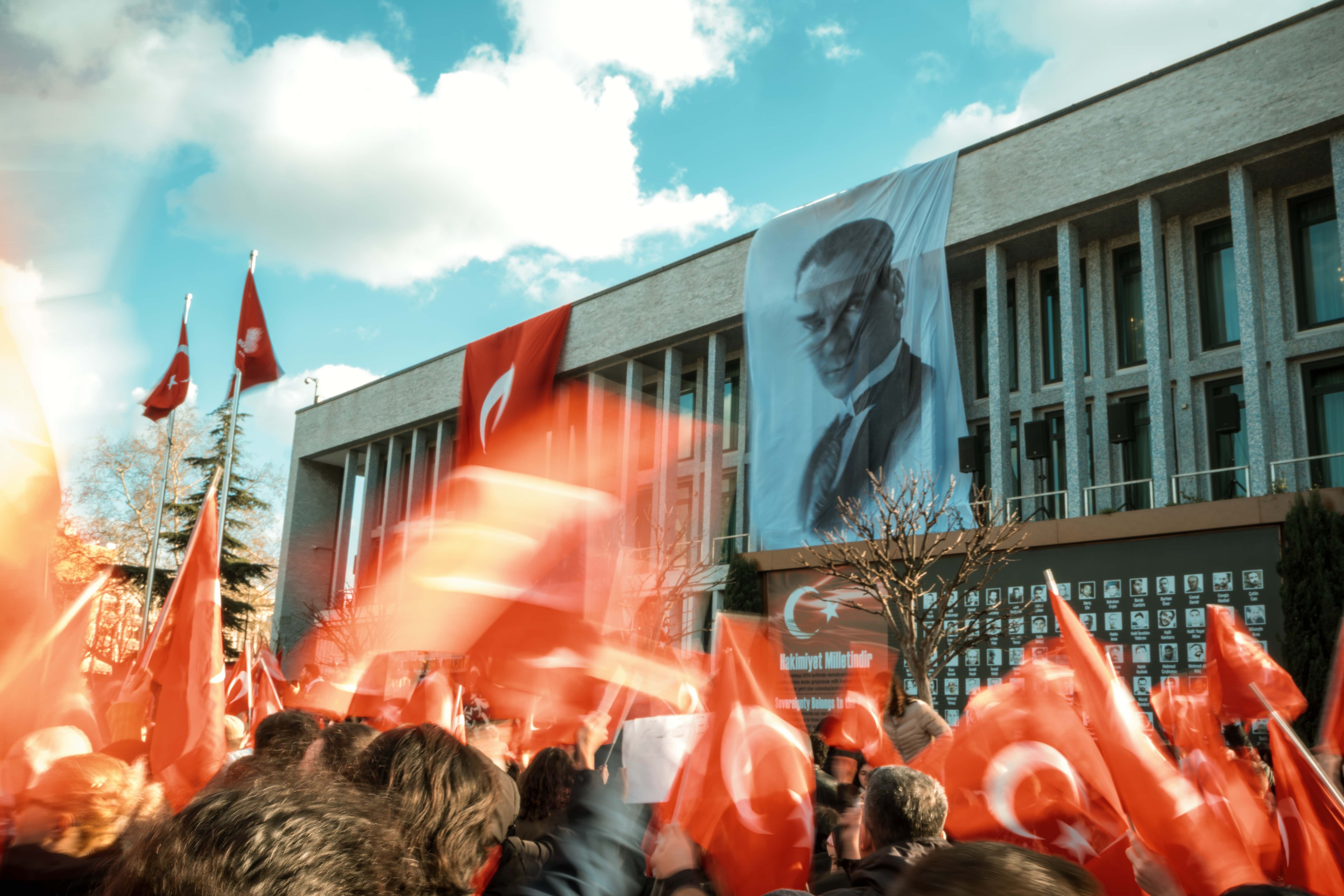 Manifestation à Saraçhane suite à l'arrestation d'Ekrem İmamoğlu, Istanbul, Turquie – 23/03/2025