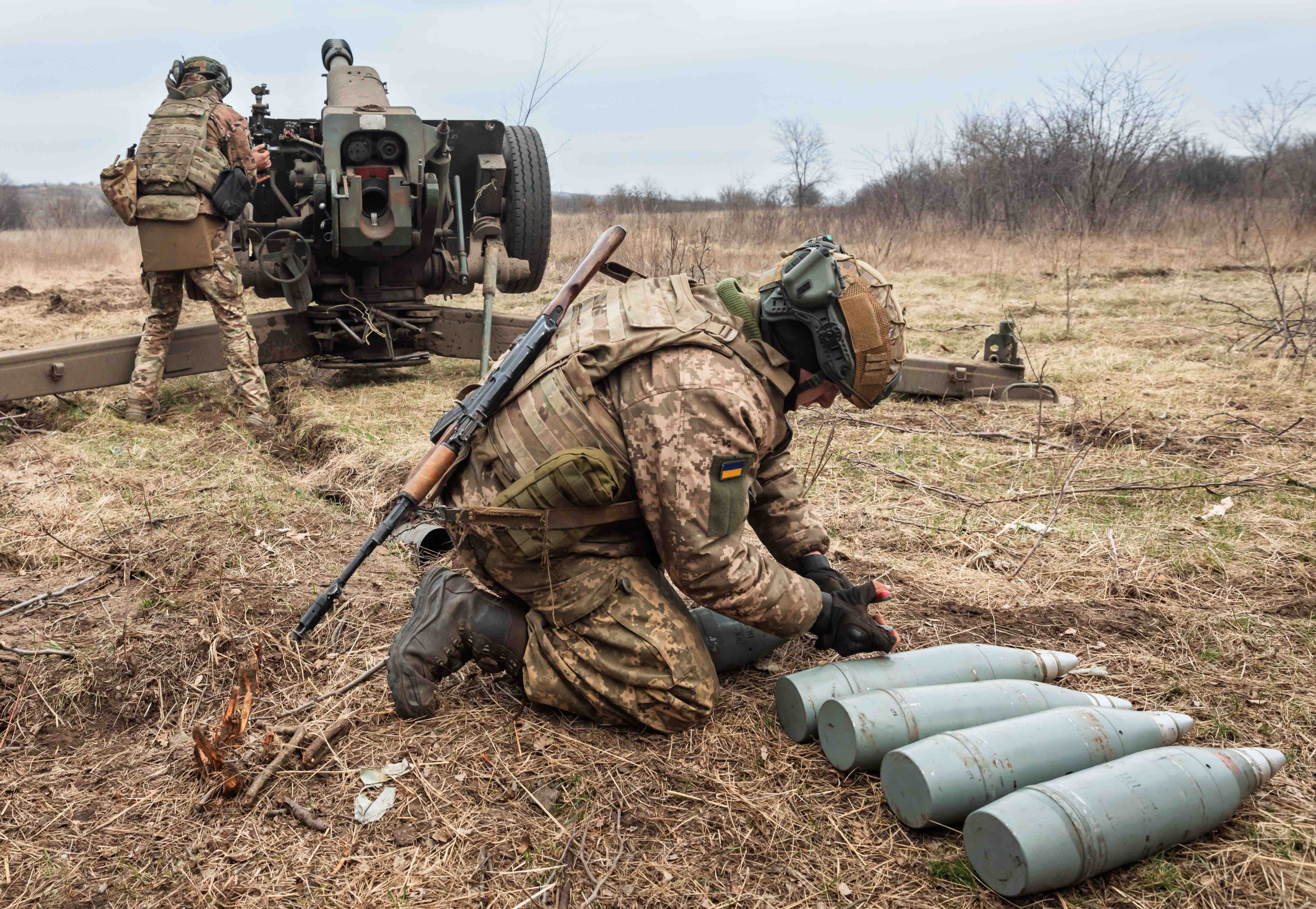 Soldats d'artillerie du 24ème bataillon d'assaut, Ukraine, 2023