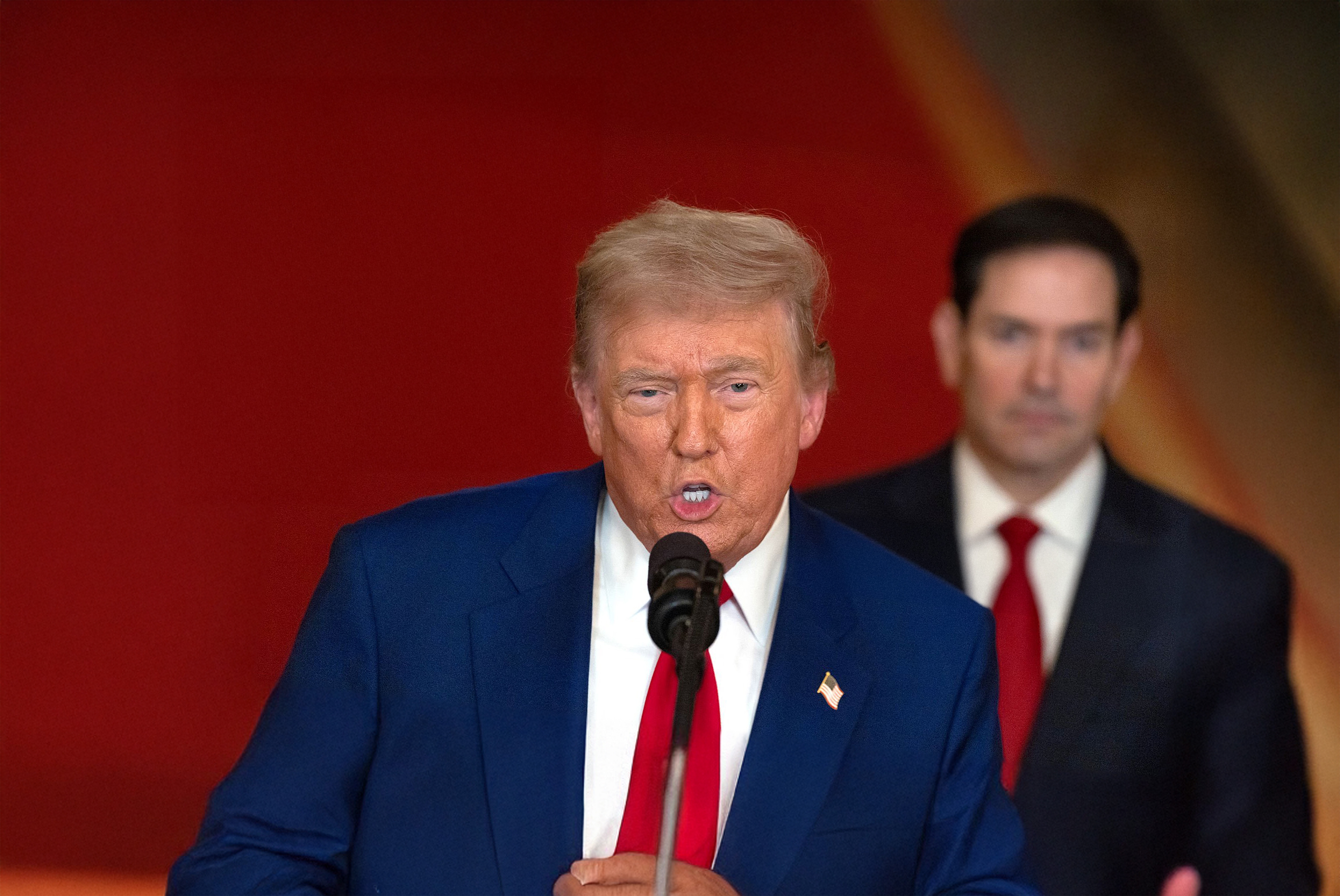 Le 21 juin 2025, alors qu’il était à la Maison-Blanche à Washington, le président Trump a annoncé le succès d’une frappe militaire américaine sur les sites nucléaires iraniens de Fordow, Natanz et Ispahan dans le cadre du conflit Iran-Israël