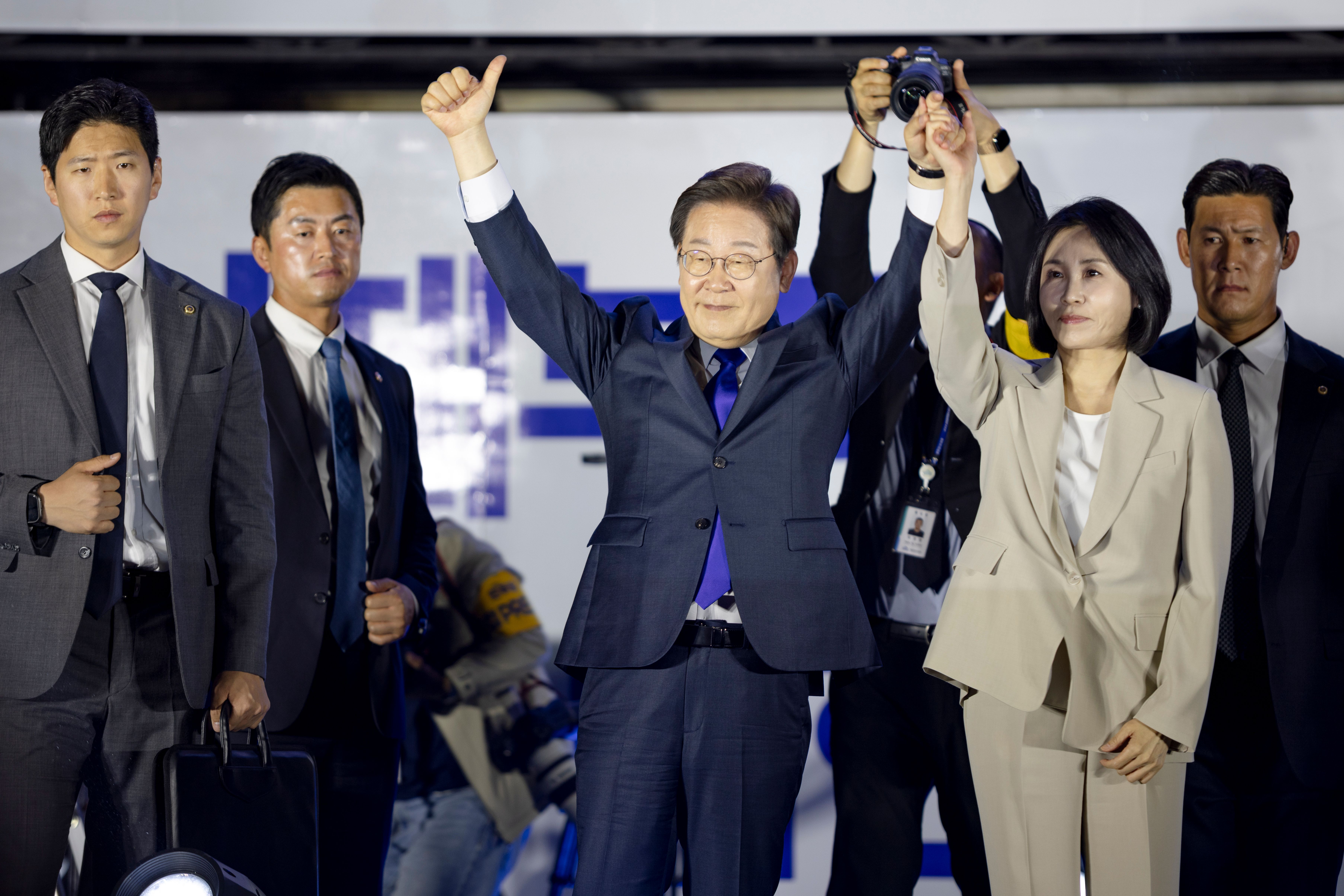 Le président élu Lee Jae-myung arrive au dépouillement des votes