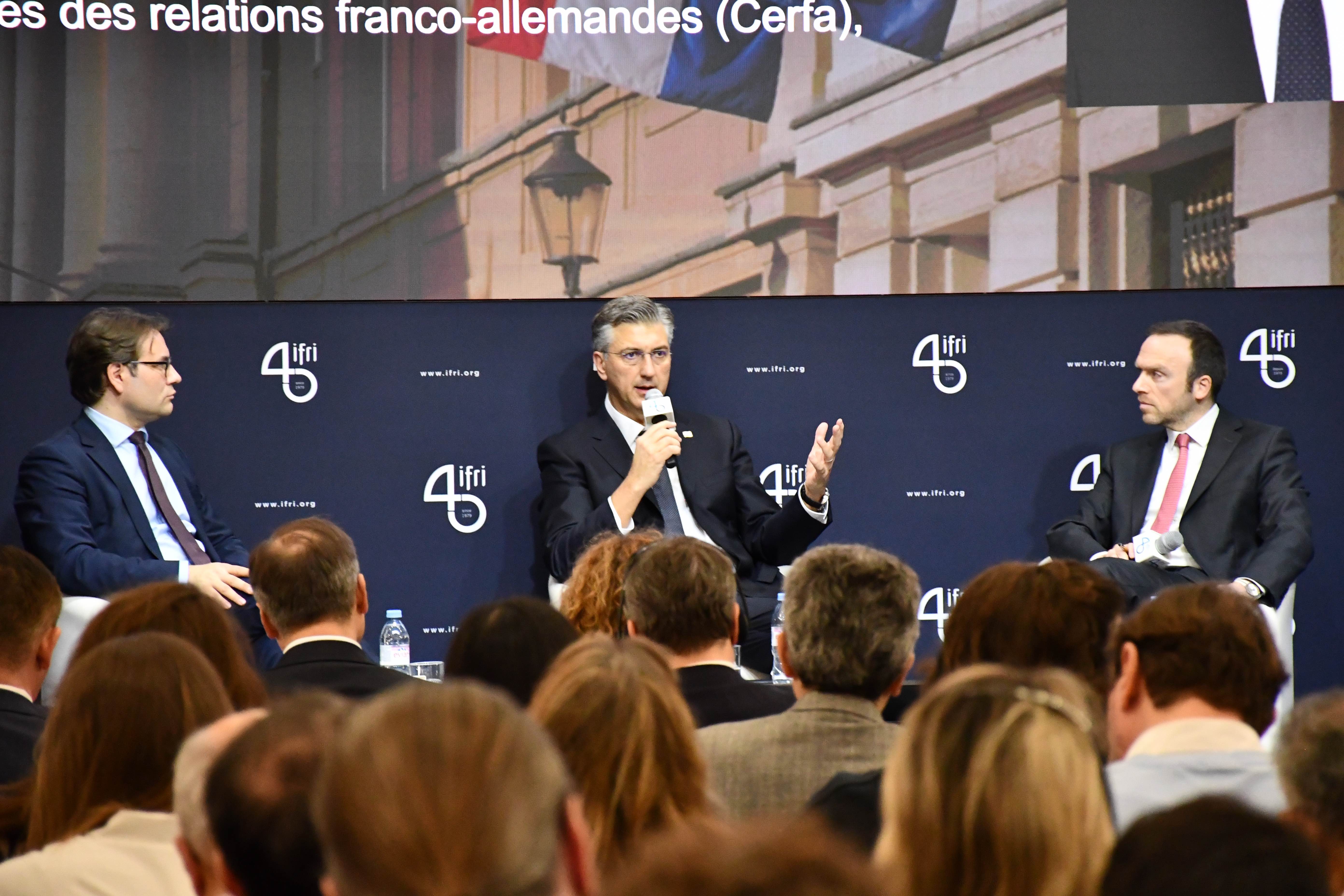 Andrej Plenkovic, Premier ministre de la République de Croatie, en débat à l'Ifri, avec Marc Hecker, directeur exécutif de l'Ifri et Paul Maurice, Secrétaire général du Comité d'études des relations franco-allemandes (Cerfa) de l'Ifri. 