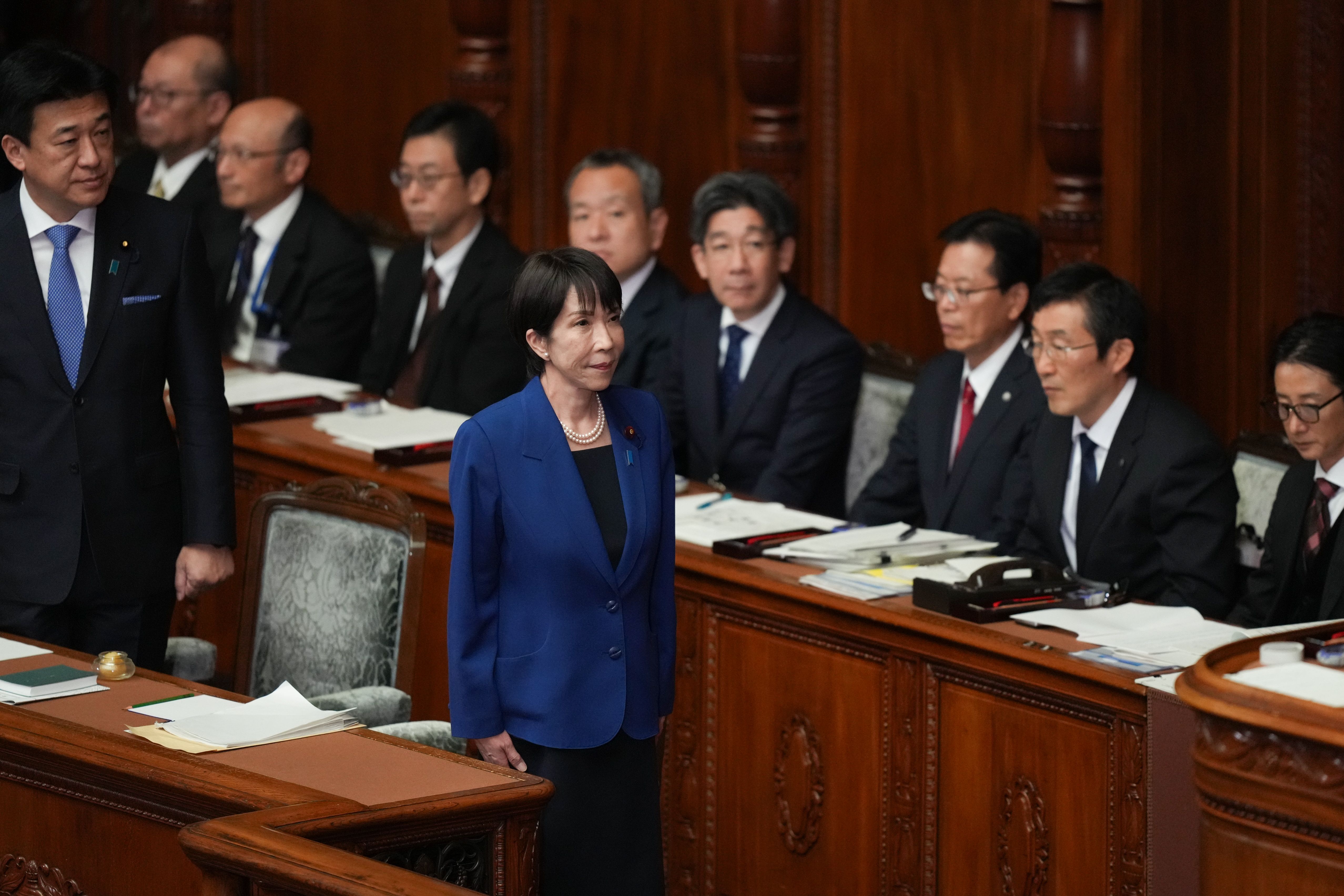 La Première ministre japonaise Sanae Takaichi prononce un discours politique lors de la session extraordinaire du Parlement, la Diète nationale, à Tokyo, le 24 octobre 2025.