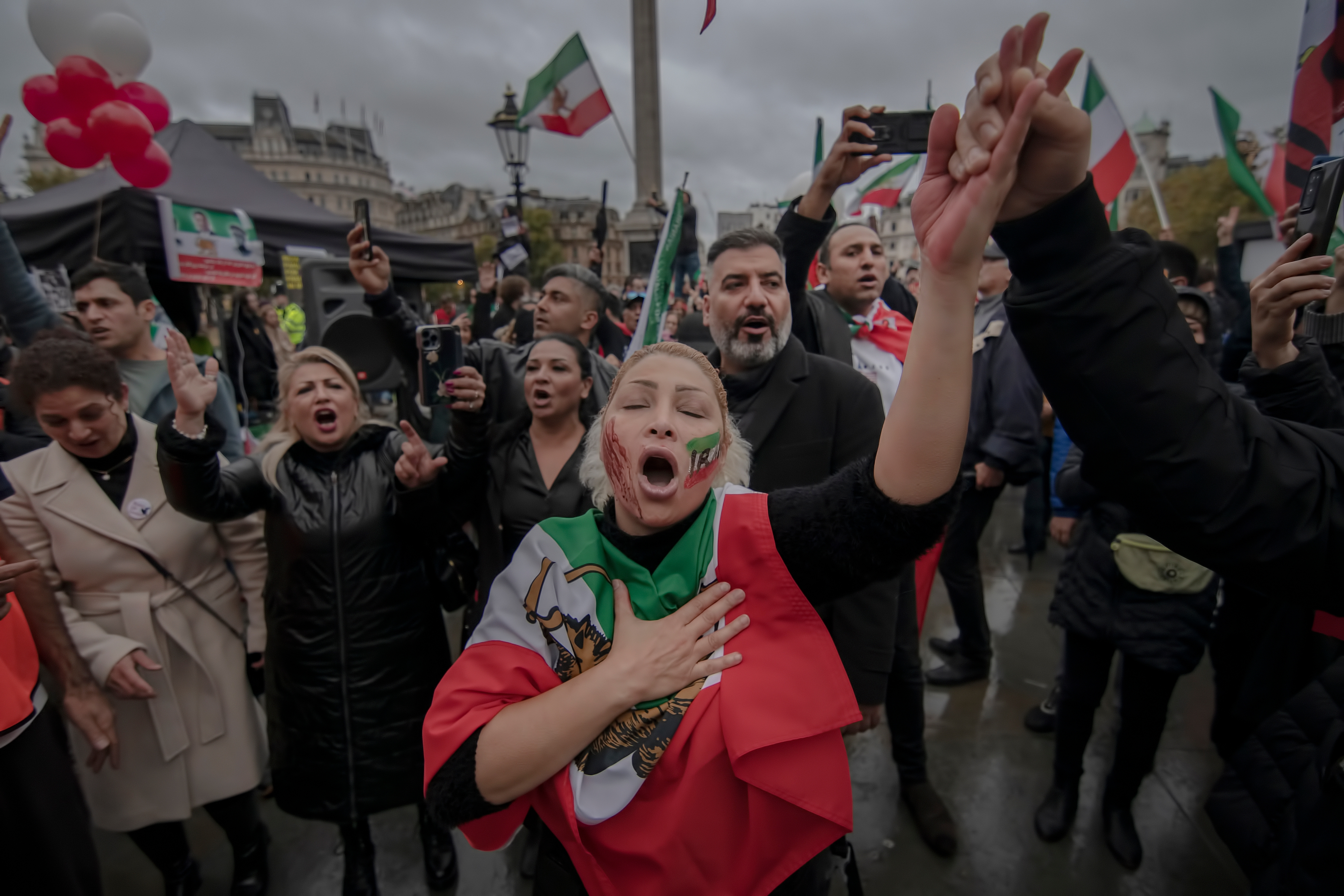 Des Iraniens manifestent sur la place Trafalgar pour la mort de Mahsa Amini - Londres 05 - 11 - 2022