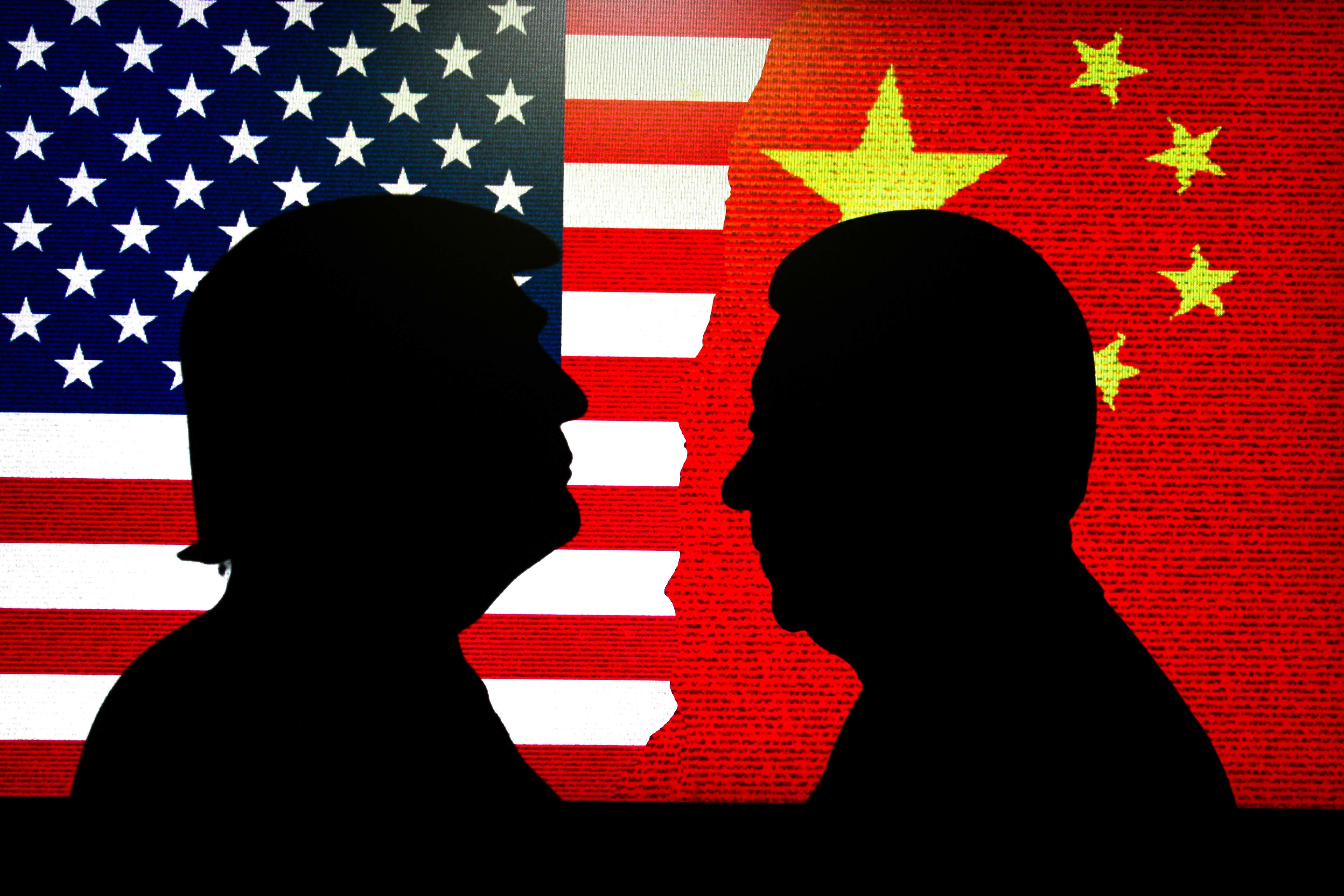 Silhouette de Donald Trump et Xi Jinping
