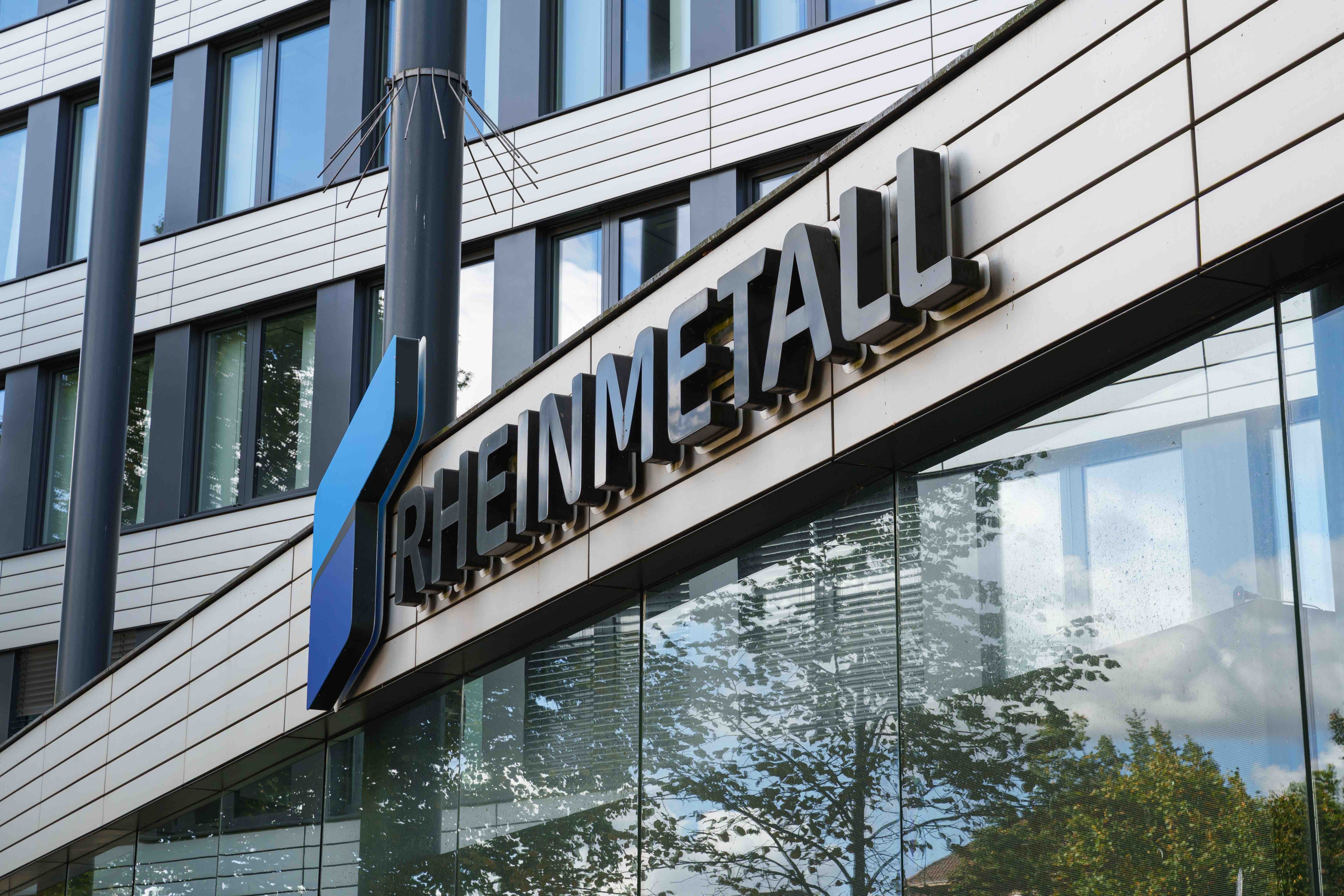 Logo du fabricant d'armes Rheinmetall à l'extérieur du bâtiment de l'entreprise à Düsseldorf