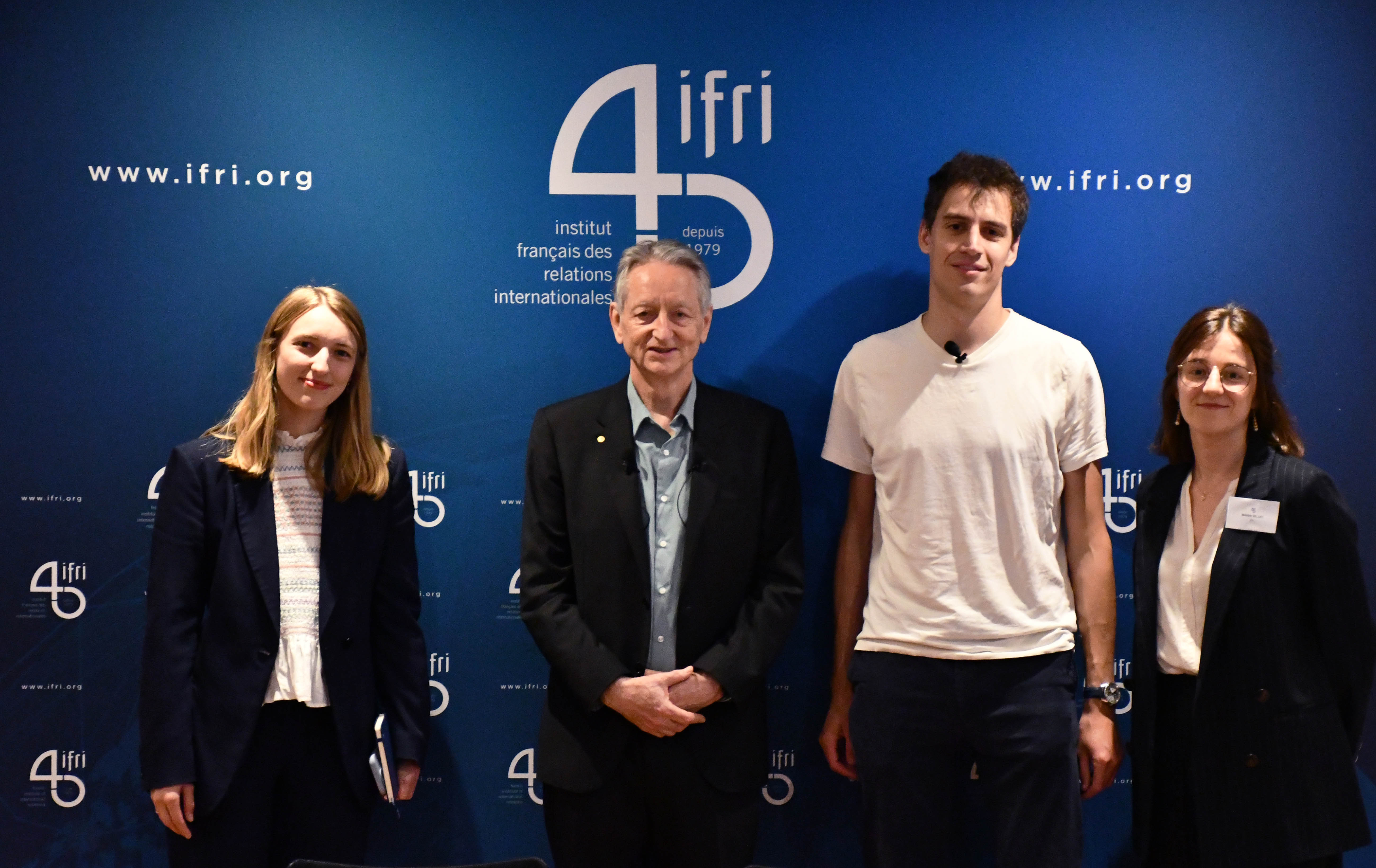 Al and Systemic Risks A Dialogue Between Geoffrey Hinton and Arthur Mensch. Ifri. Laure de Roucy-Rochegonde Mathilde Velliet Mistral AI