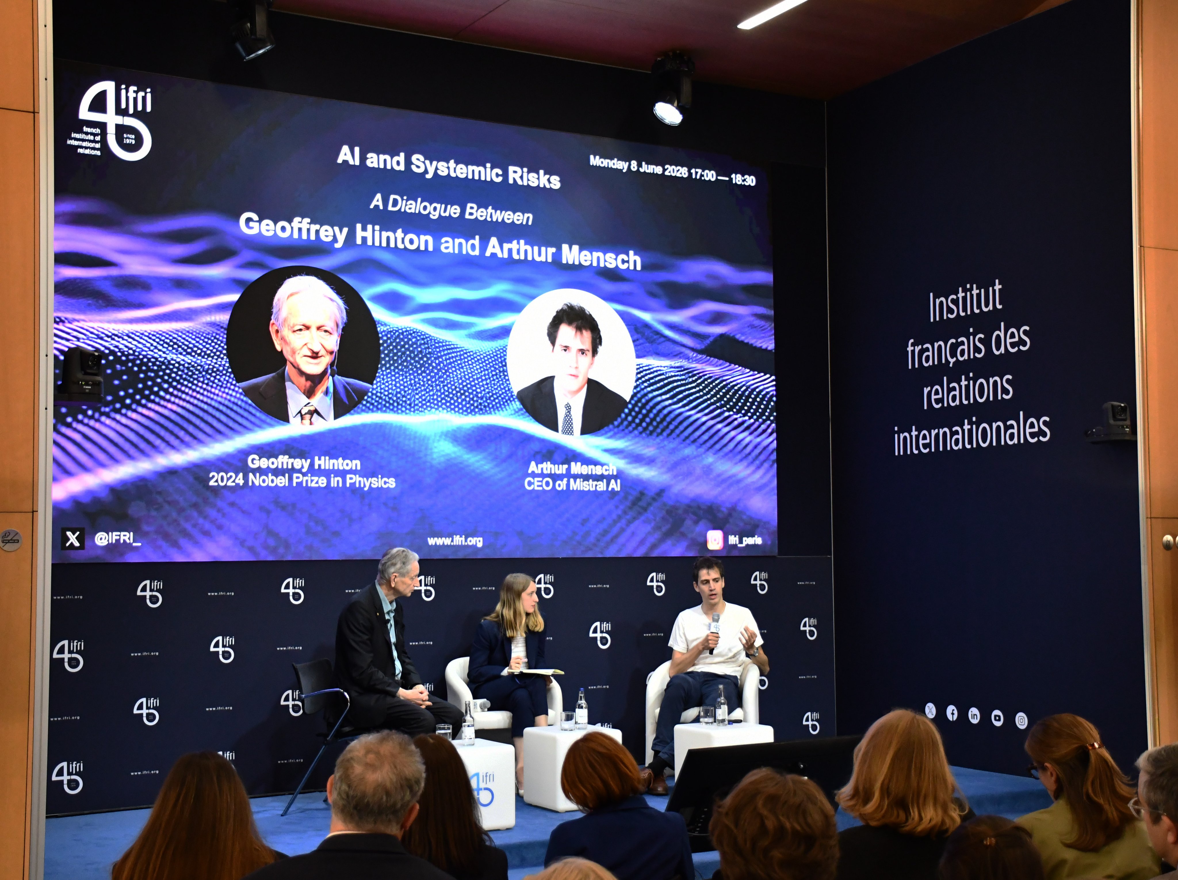 Geoffrey Hinton, Laure de Roucy-Rochegonde et Arthur Mensch. Ifri, Paris, 8 juin 2026 