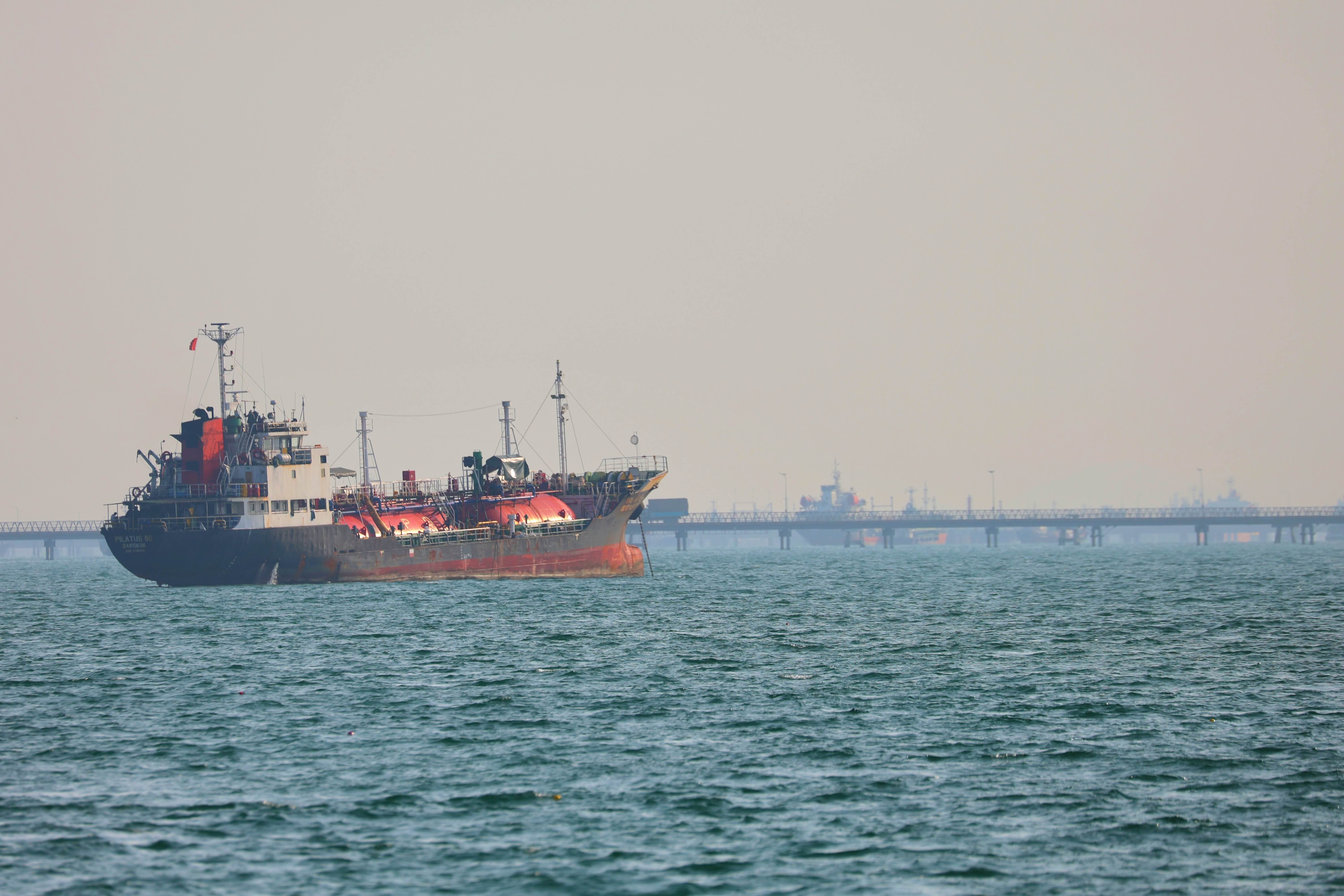 Navire traversant le détroit d'Ormuz