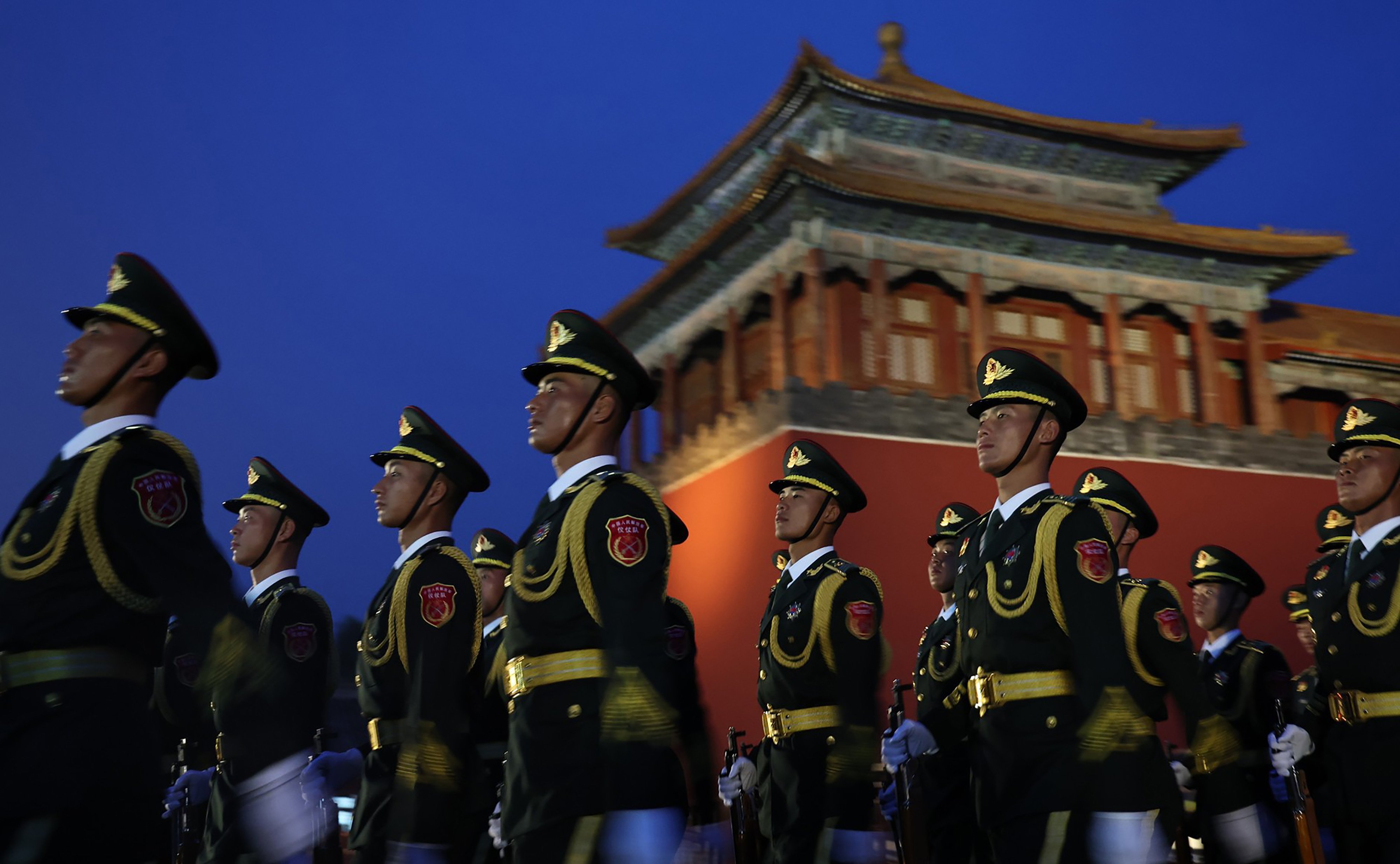 Des soldats chinois défilent sur la place Tiananmen, à Pékin, le 3 septembre 2025, lors d'un défilé militaire commémorant le 80e anniversaire de la victoire sur le Japon et la fin de la Seconde Guerre mondiale.