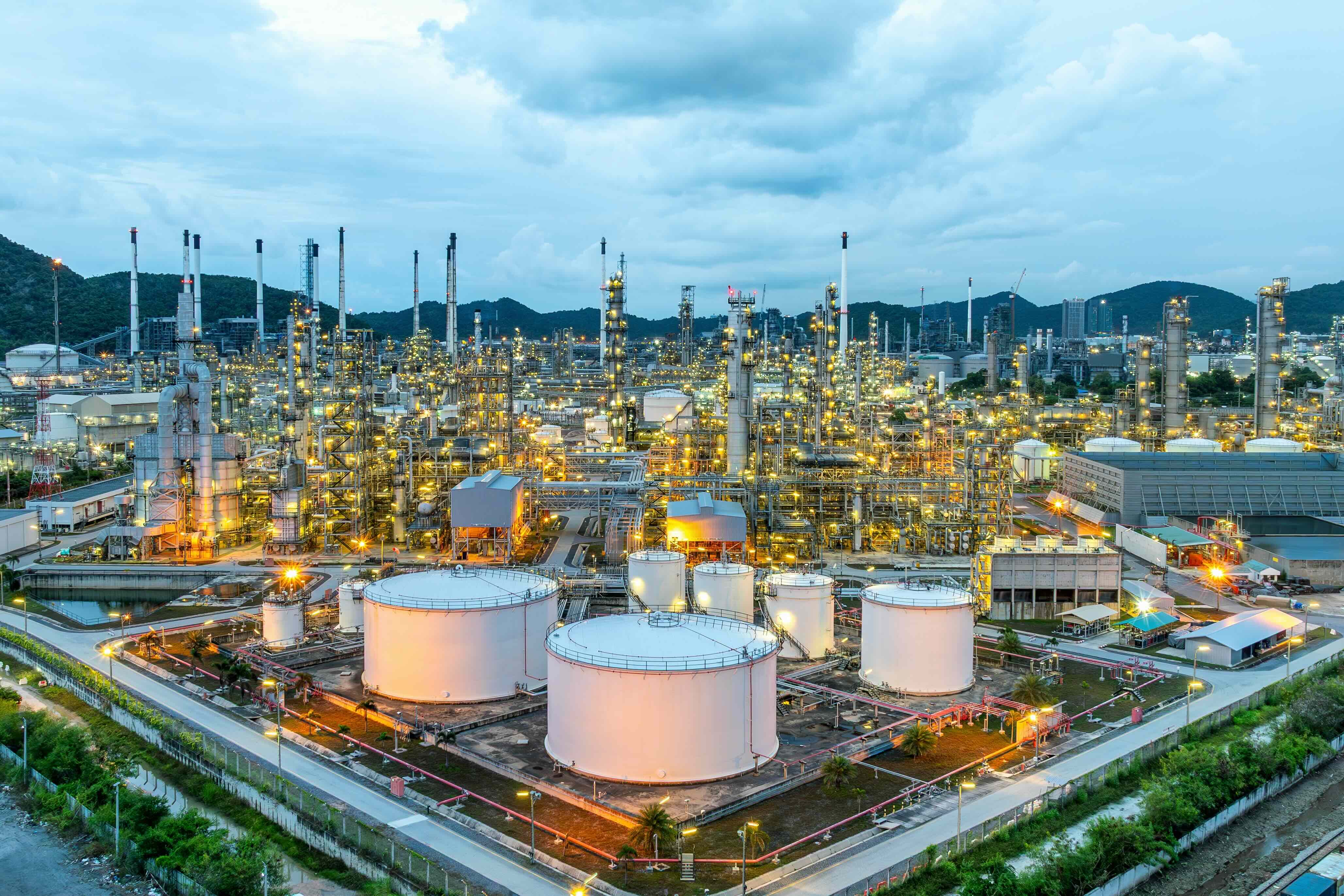 Photos Aériennes de raffinerie de pétrole, industrie pétrolière.