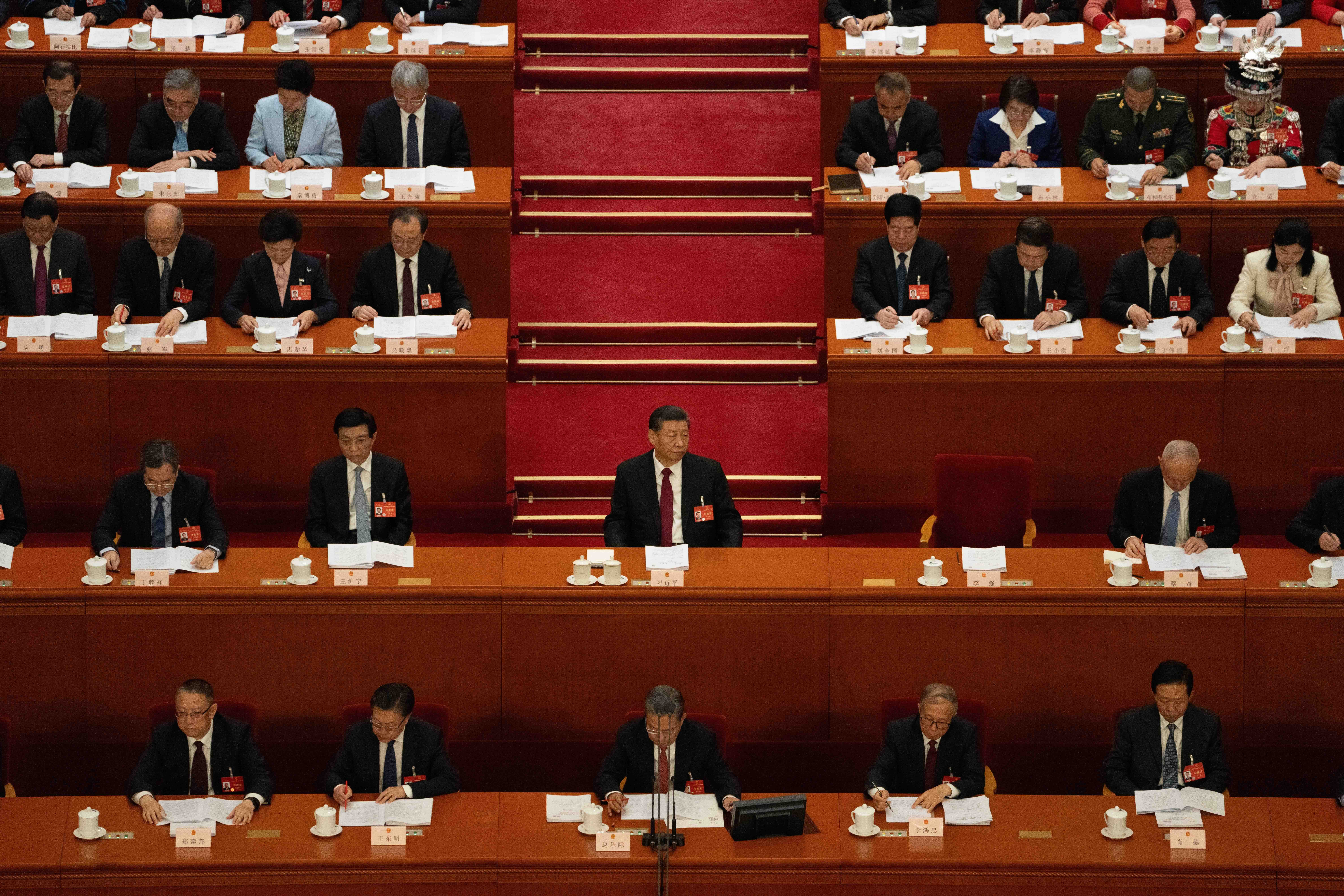 Pékin, Chine - 5 mars 2024 : Xi Jinping en entendant le Premier ministre