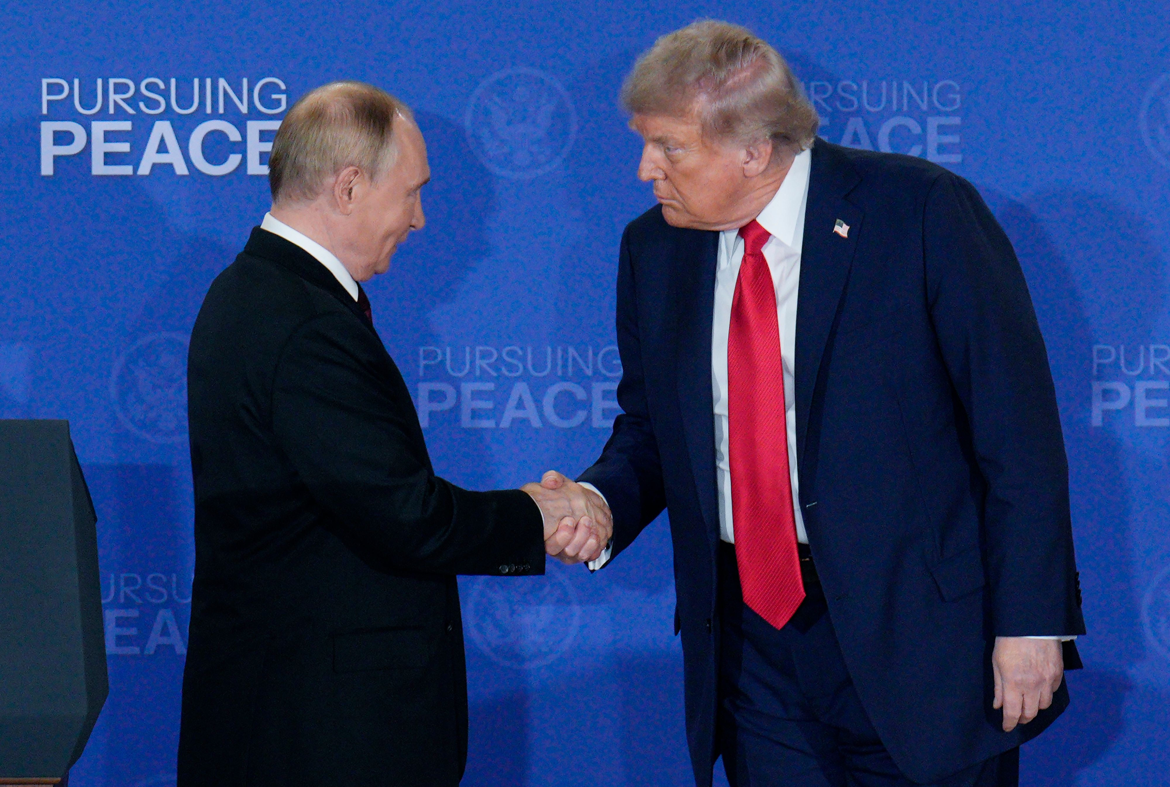 Le Président américain Donald Trump et le Président russe Vladimir Poutine à Anchorage, en Alaska (États-Unis) – 15 août 2025