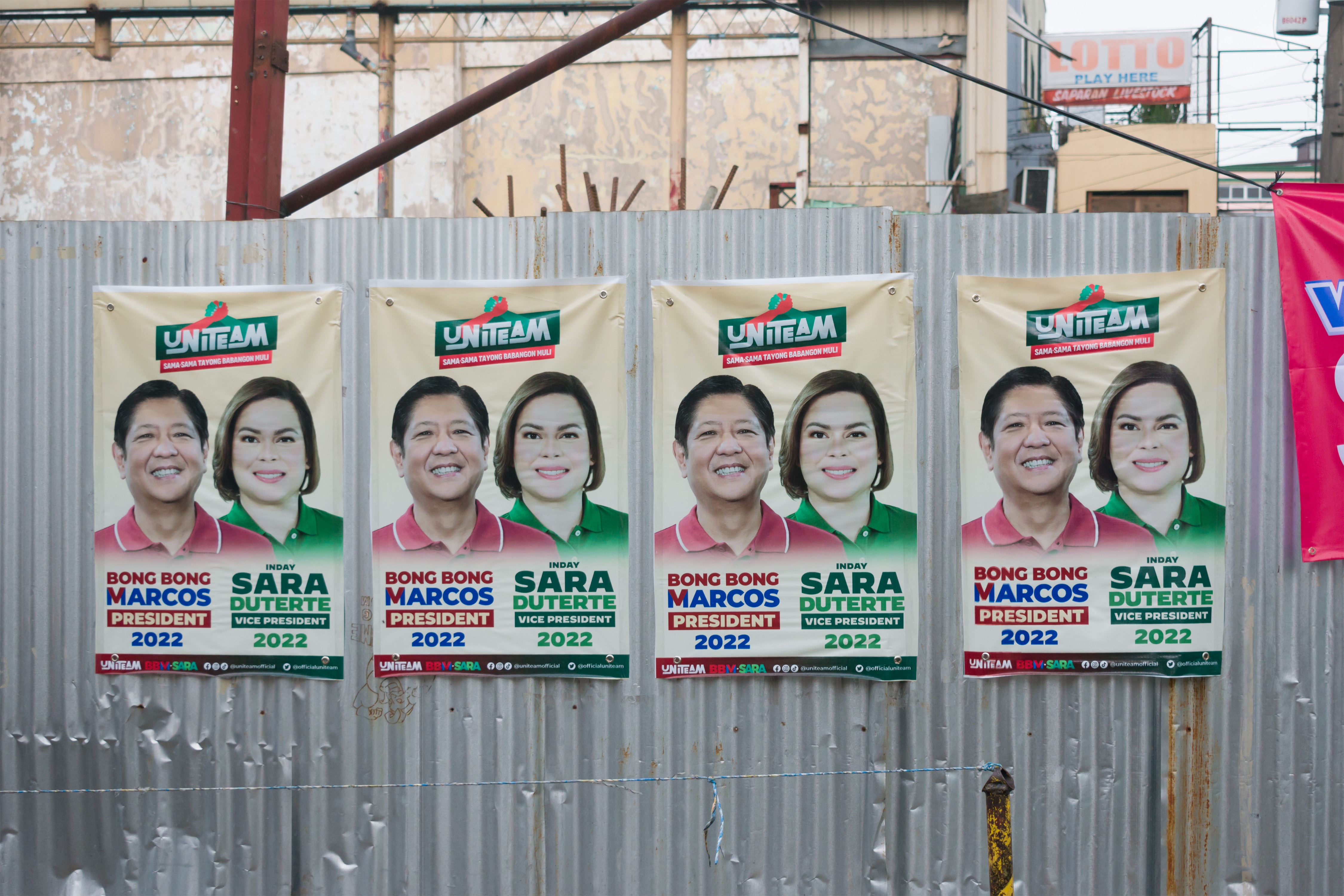 Affiches de campagne des candidats Ferdinand Marcos Jr. et Sara Duterte