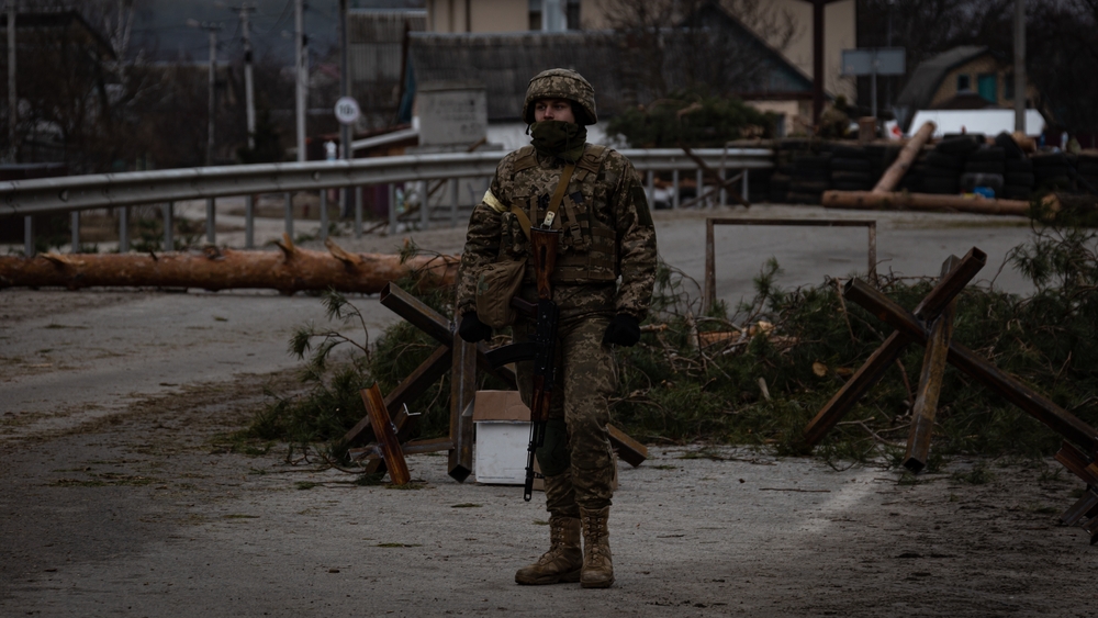 Soldat ukrainien, Irpin, région de Kiev, Ukraine - 3 mars 2022 :