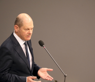 Le chancelier allemand Olaf Scholz devant le Bundestag, Berlin, 6 avril 2022