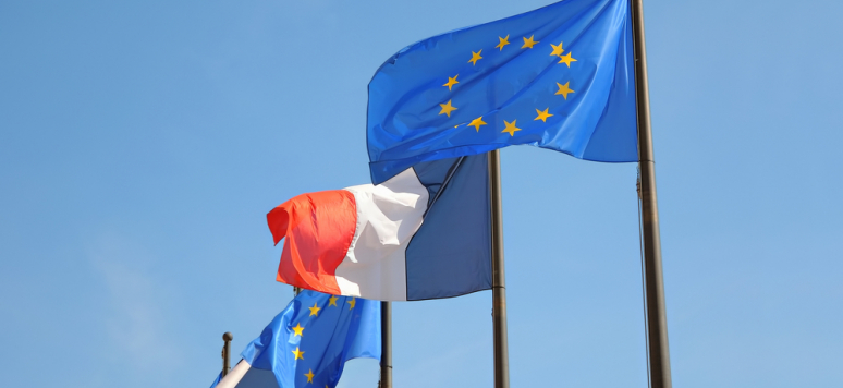 Drapeaux de l'Union européenne et de la France
