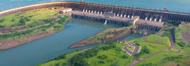 Vue aérienne du barrage hydroélectrique d'Itaipu sur le fleuve Parana