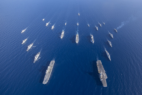 Task force navale internationale incluant le groupe aéronaval français durant l'exercice italien de préparation opérationnelle de haute intensité MARE APERTO 24.1.