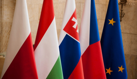 Drapeaux des pays du Groupe de Visegrad et de l'Union européenne