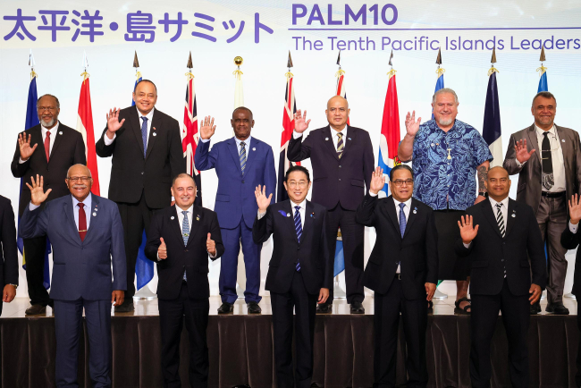 Sommet PALM10 - Photo de groupe © the Official Website of the Prime Minister of Japan and His Cabinet