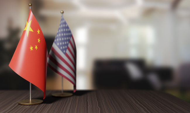 Drapeaux de la Chine et des États-Unis