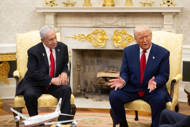 WASHINGTON D.C., États-Unis - 7 avril 2025 : Le président des États-Unis Donald Trump rencontre le Premier ministre israélien Benjamin Netanyahu à la Maison Blanche à Washington DC.