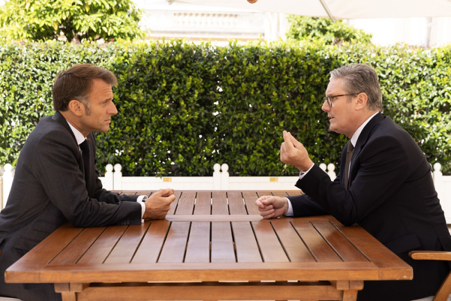 Meeting between Keir Starmer and Emmanuel Macron in August 2024.