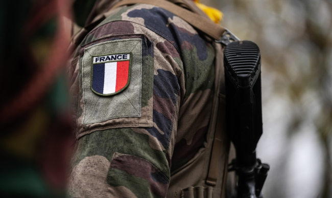 Soldats de l'armée de France en uniforme