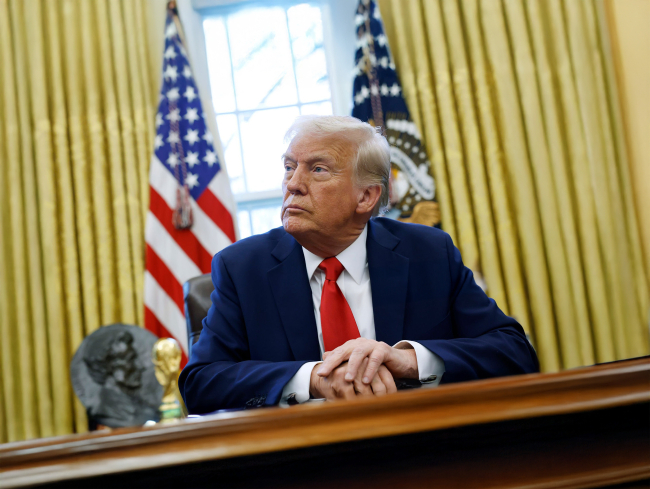 Donald Trump dans le bureau ovale de la Maison-Blanche en février 2025