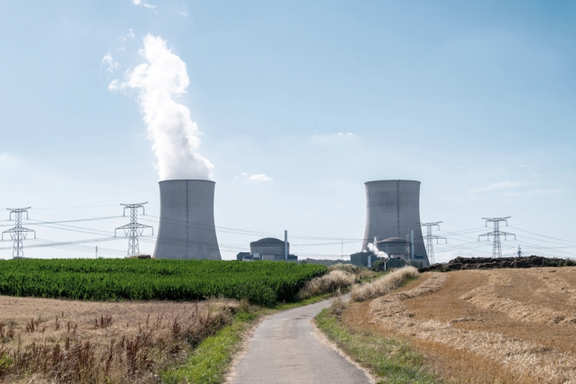Centrale nucléaire Cattenom en France, tours de refroidissementt