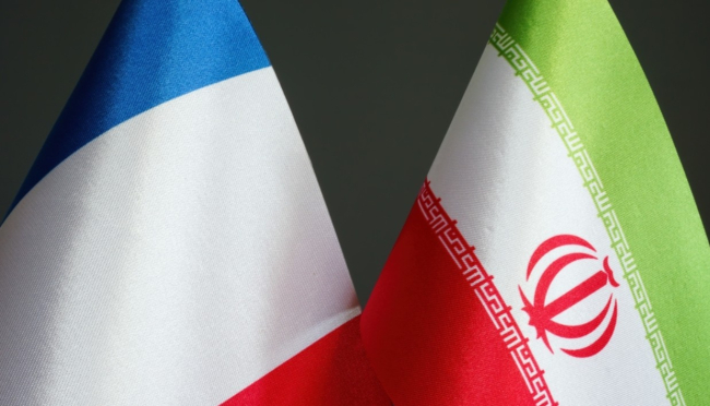 Drapeaux de la France et de l'Iran_bis