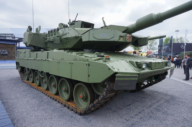 Paris Nord Villepinte, France - 20 juin 2024 - Leopard 2A8, un char de combat principal (MBT) des fabricants allemands Krauss-Maffei Wegmann (KNDS Deutschland) et Rheinmetall exposé à Eurosatory Arms Fair