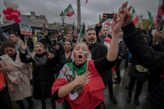 Des Iraniens manifestent sur la place Trafalgar pour la mort de Mahsa Amini - Londres 05 - 11 - 2022