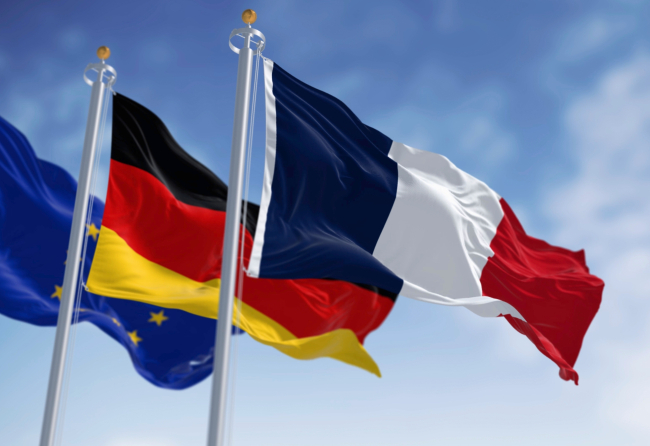  Drapeaux de la France, de l'Allemagne et de l'Union européenne