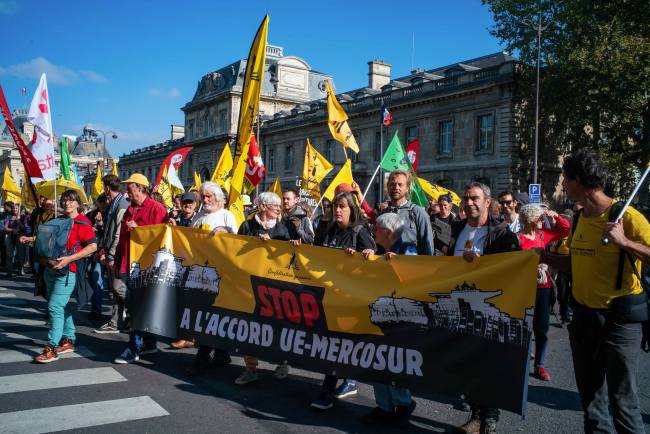 Paris, France : 14 octobre 2025, les agriculteurs français manifestent contre les contrats du Mercosur