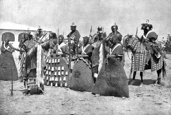 Escorte du lamido de Rey Bouba, roi du Cameroun, venu saluer le colonel Brisset ; 1917.