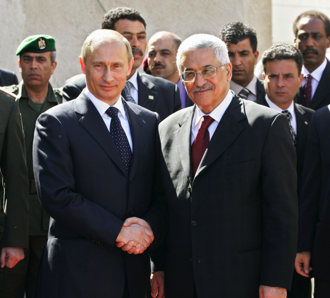 Le président russe Vladimir Poutine et le président de l'Autorité nationale palestinienne Mahmoud Abbas