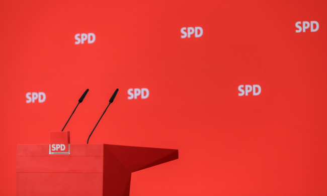 Berlin, 9 novembre 2021 : Estrade du SPD avec pupitre au siège du parti à Berlin