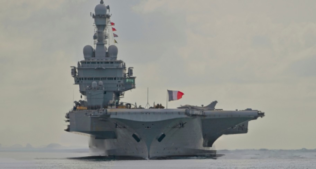 Le porte-avion français Charles De Gaulle, 2025