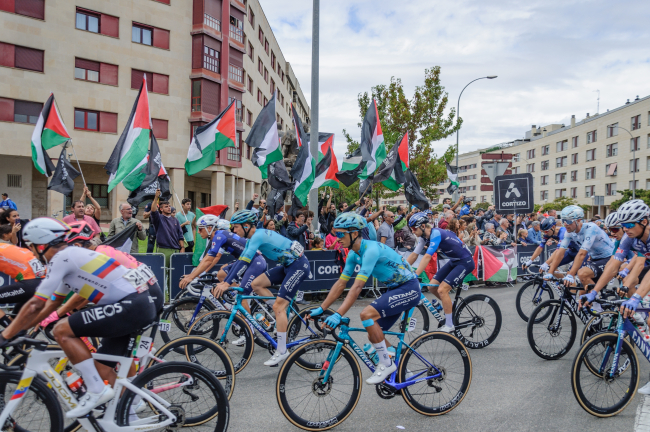 Palestinian flags at the Vuelta Ciclista in Spain
