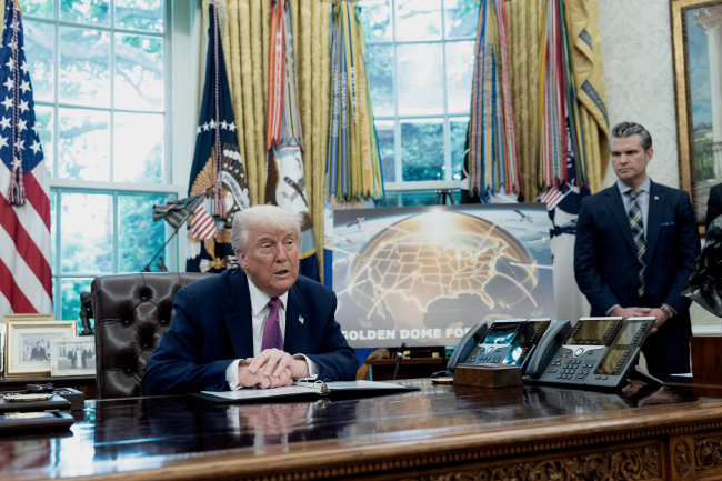 Le président Trump s'exprime dans le Bureau ovale, à Washington, dans le district de Columbia, aux États-Unis