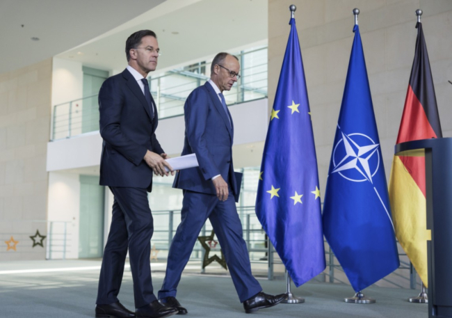 Mark Rutte, secrétaire général de l'OTAN et Friedrich Merz, chancelier de la République fédérale d'Allemagne, rencontre bilatérale, Berlin - 11 décembre 2025.