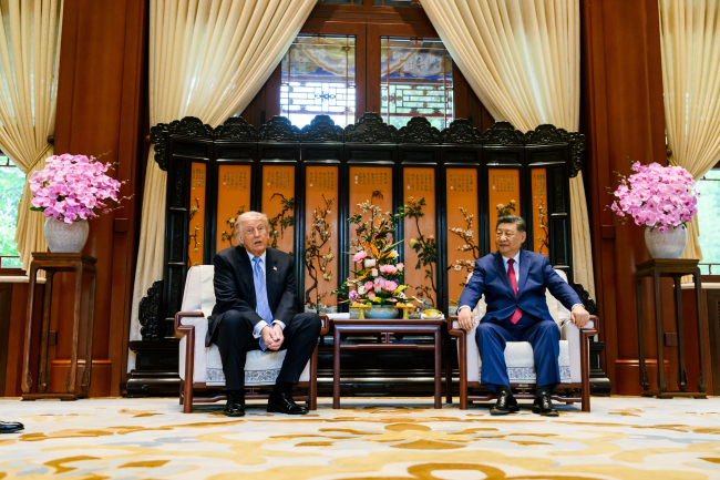 Xi Jinping et Donald Trump lors d'une rencontre bilatérale à Zhongnanhai (Pékin, Chine), le 15 mai 2026.