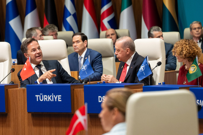 Les dirigeants de l'OTAN participent à une séance de travail lors du sommet de l'OTAN à Ankara, le 8 juillet 2026.