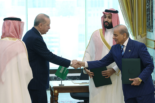 L’Arabie saoudite, la Turquie et le Pakistan signent un pacte de défense trilatéral à la Mecque, août 2026.