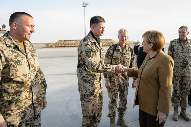 03_zum_fuenften_mal_besucht_merkel_seit_ihrem_amtsantritt_die_deutschen_isaf_soldaten_in_afghanistan.jpg