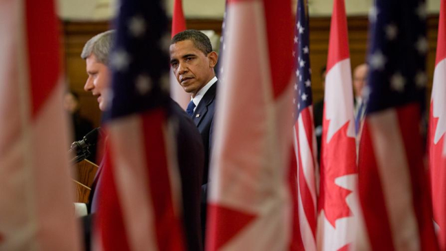 Barack Obama and Sephen Harper give a press conference.
