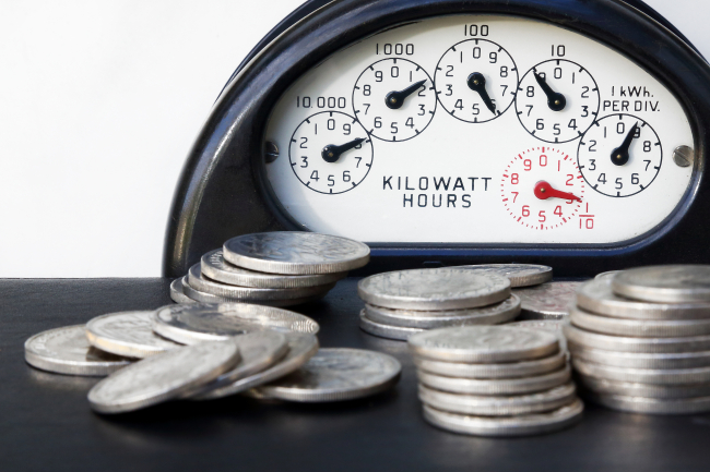 Electric meter with money. Auteur: MPIX