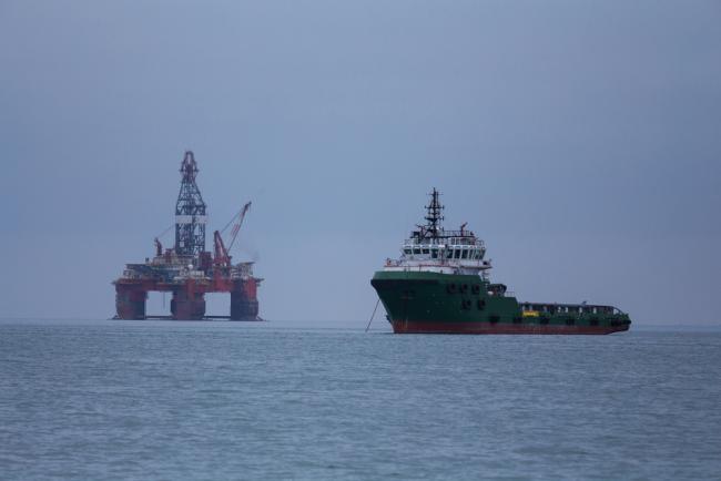 forage_petrolier_dans_la_baie_de_walvis_namibie._oil_drilling_at_walvis_bay_namibia.jpg